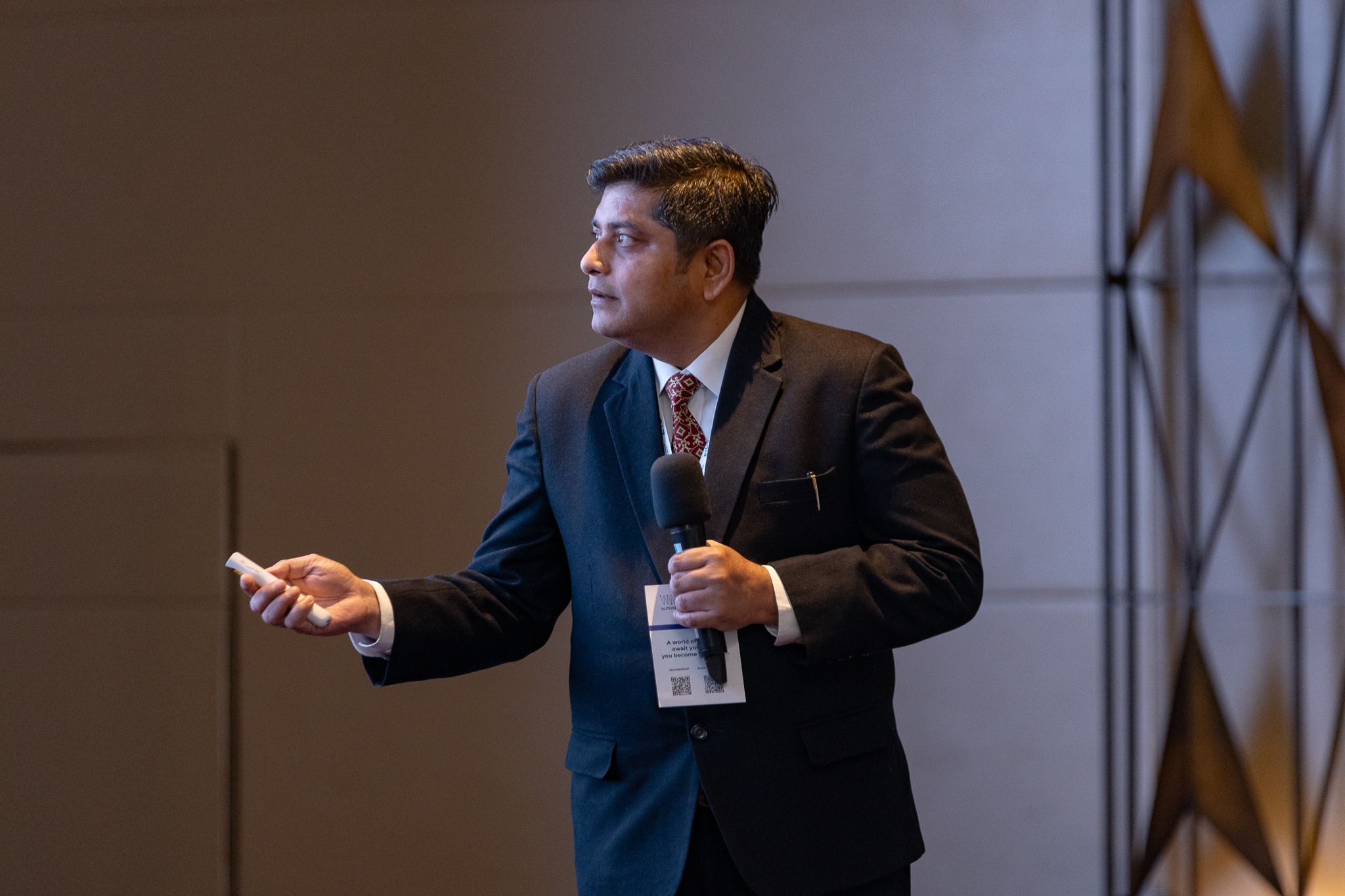 Dr. Saurabh Katiyar delivering a keynote address.
